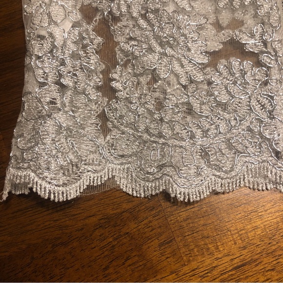 NWT $128 LF "Seek the Label" Embroidered Mesh Silver Top in size Small! - Picture 4 of 9